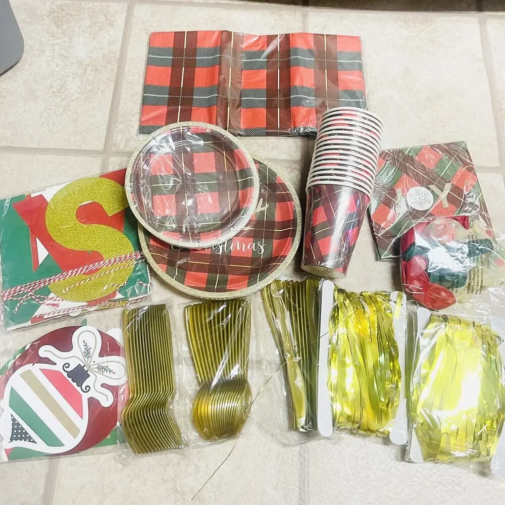 Christmas Party Pack with Decorations and Plates Serves‎ 16 Tablecloth Cutlery…